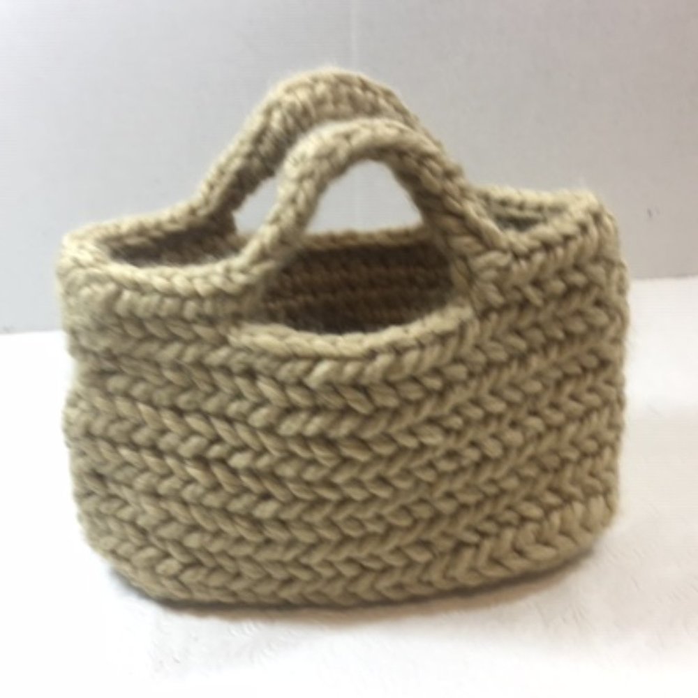 Hand Crochet Mini Travel Handbag Casual Tote Unlined 10"x3"x6" LIKE NEW